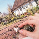 Puzzle-Jeune-fille-devant-une-maison-350